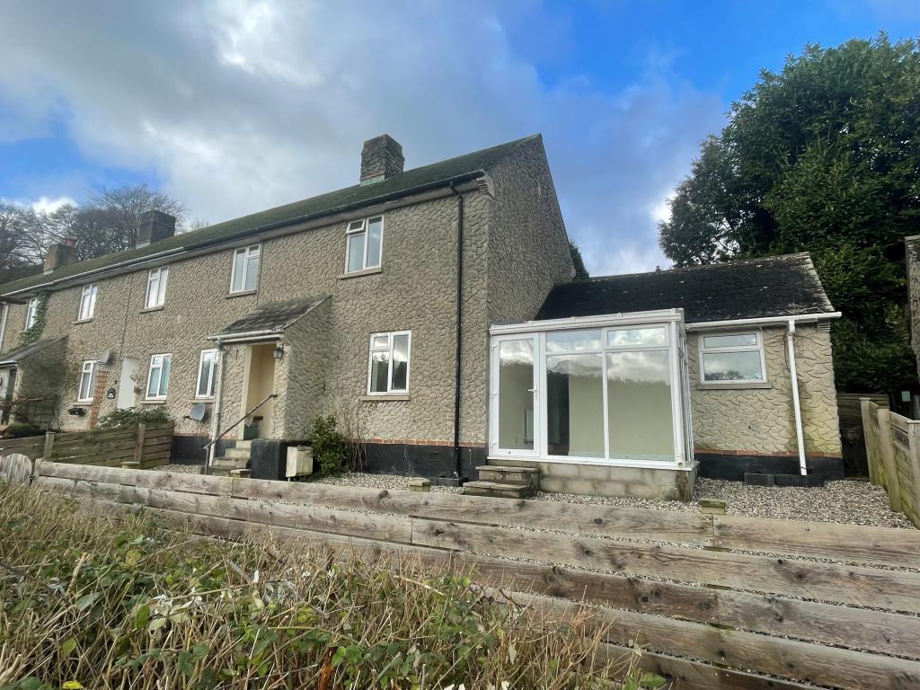 Lot: 114 - HOUSE FOR IMPROVEMENT WITH RURAL VIEWS -